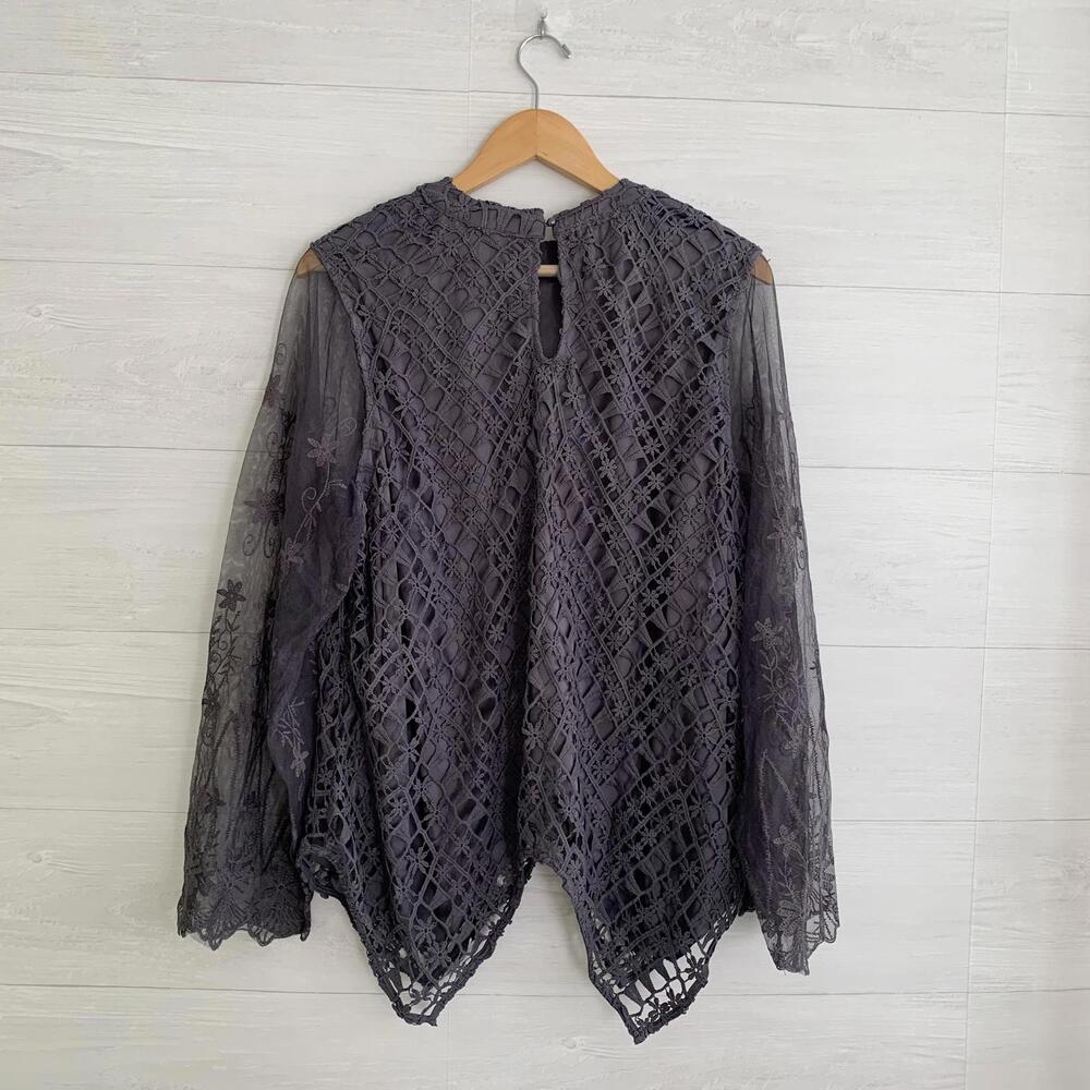 Black Lace Long-Sleeve Blouse - Picture 6 of 7